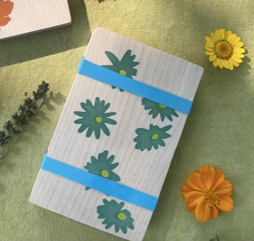 Pocket Flower Press in Chamomile